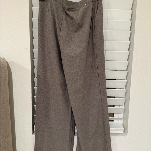 Vuori Elevation gray women’s trouser - Picture 2 of 4